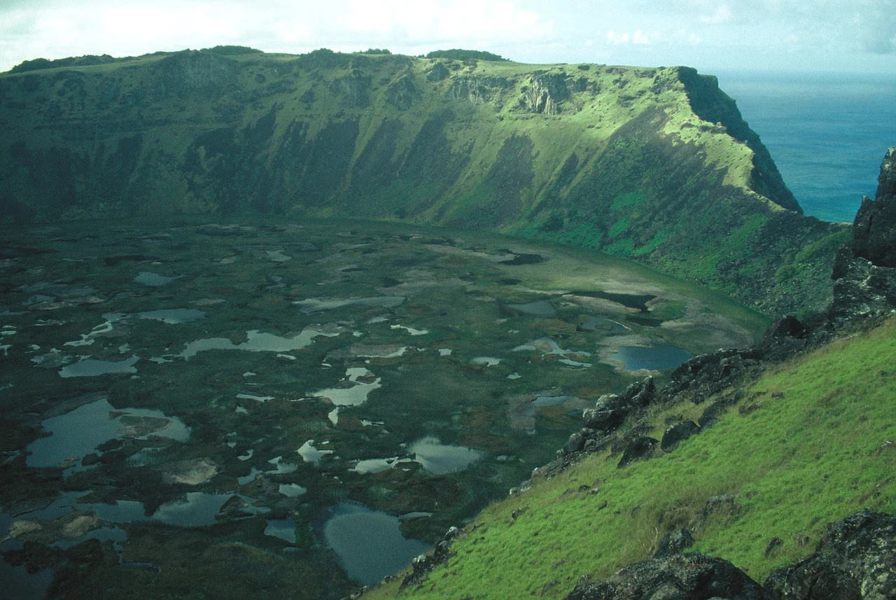 Easter Island, crater Rano Kao