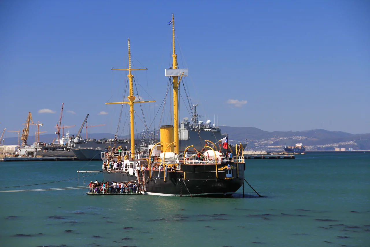 Foto obtenida por el Usuario Valo, el día 27 de julio de 2005 en Talcahuano, Chile. Los demás datos se revelan abajo.
