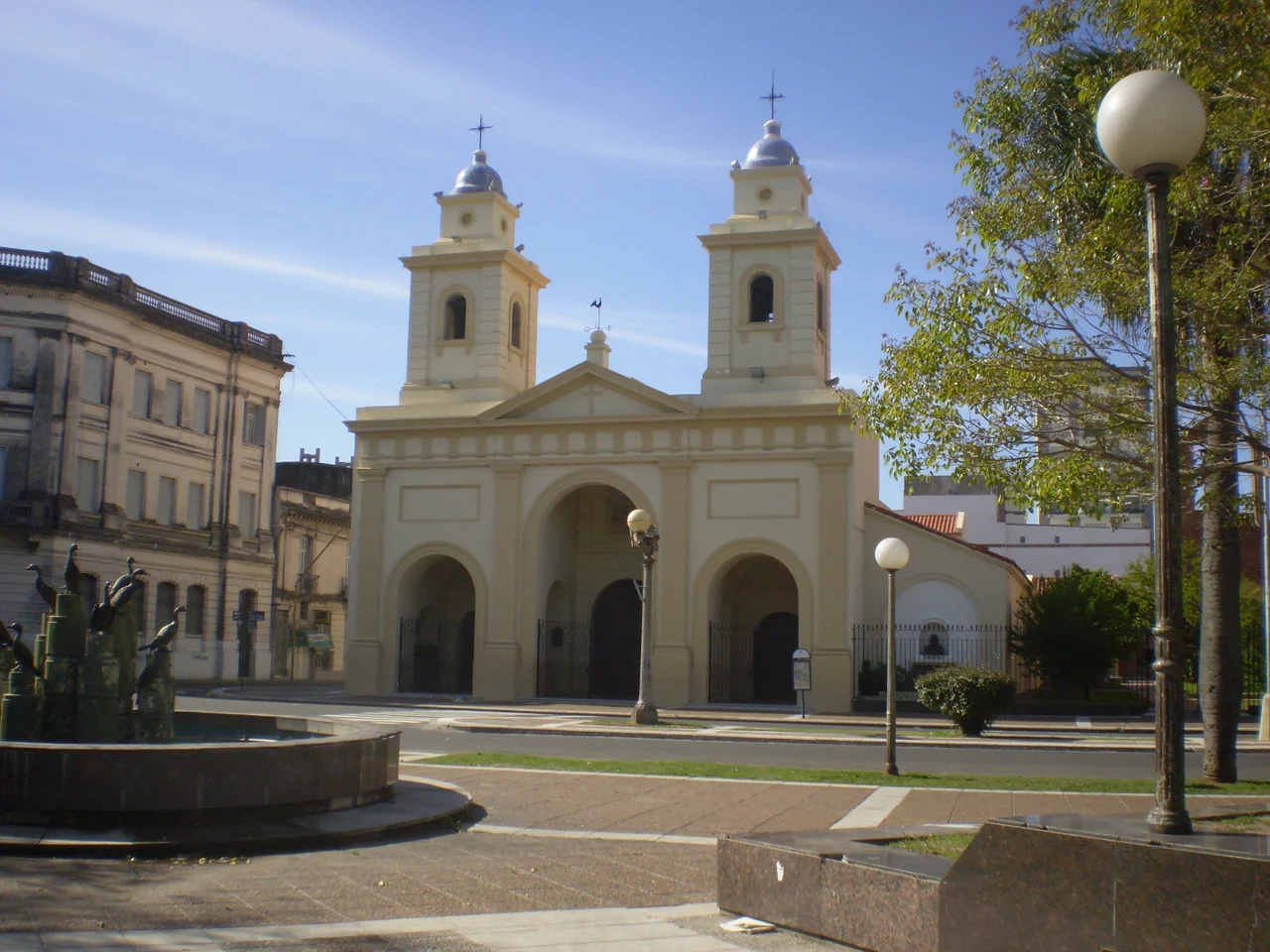 This is a photo of an Argentine monument identified by the ID