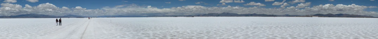 Die Grosse Salzwüste in Salta. So weiss, dass man fast blind wird.

Las Salinas Grandes en Salta. Tan blanco que uno se queda ciego.