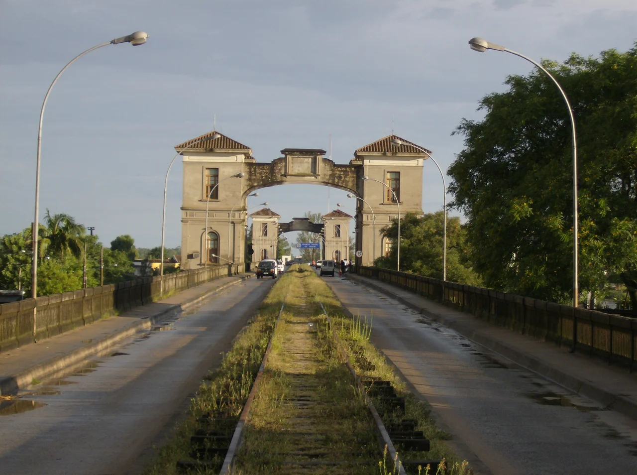Border between Brazil (city of Jaguarão) and Uruguay (city of Río Branco), on the Brazilian side