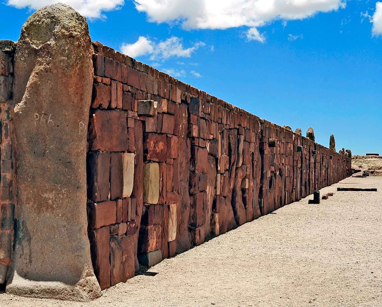 Outer wall of the "Kalasasaya" structure. Archaeological place of Tiwanaku, Ingavi, La Paz, Bolivia