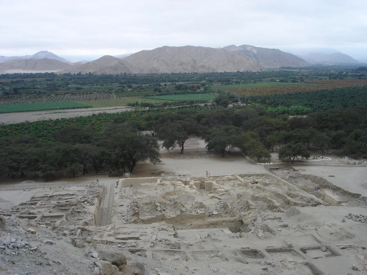 The Sechín archeological site and the valley of Casma