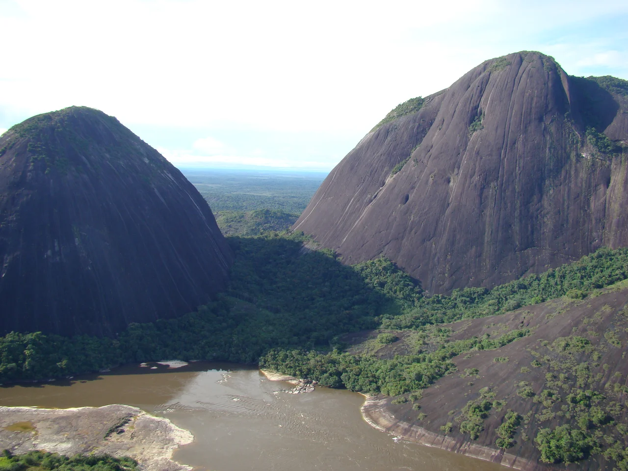 The Cerros de Mavecure, located 50 km south of Inírida, on the river of the same name. From left to right, Cerro Mono (480m) and Cerro Pajarito (712m).