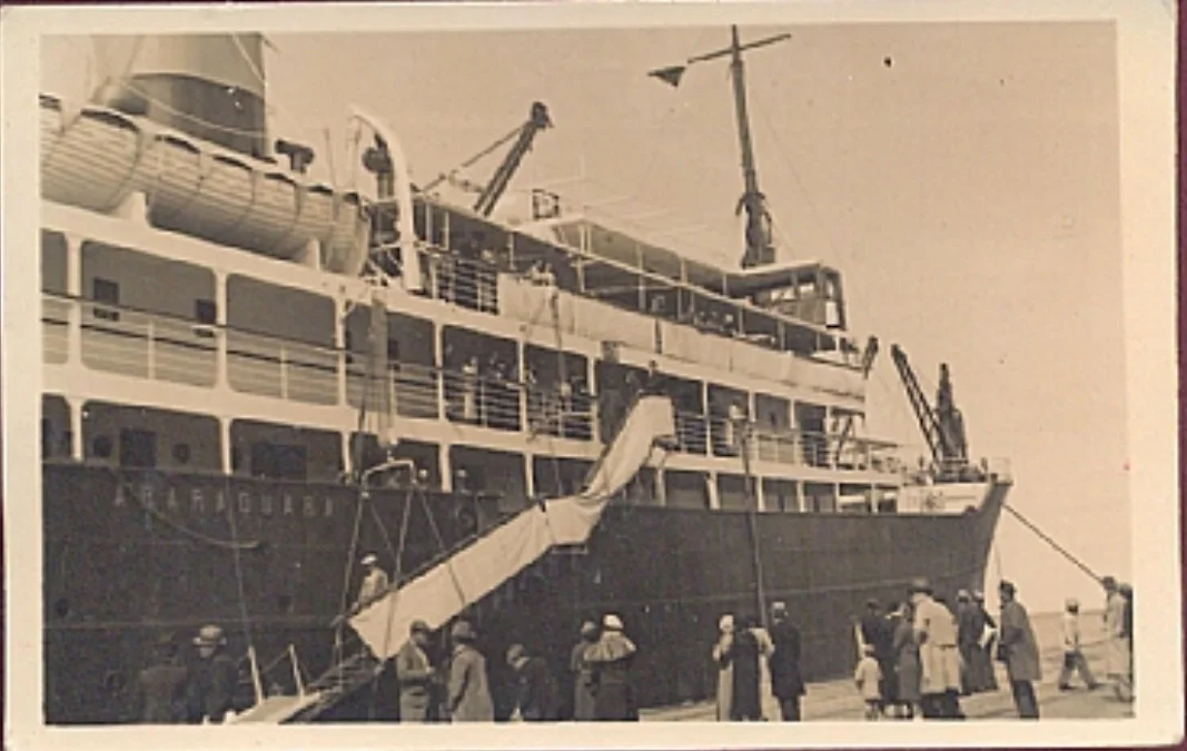 Photograph of passengers boarding the ship Araraquara. She sunk by the German submarine U-507 in 1942.