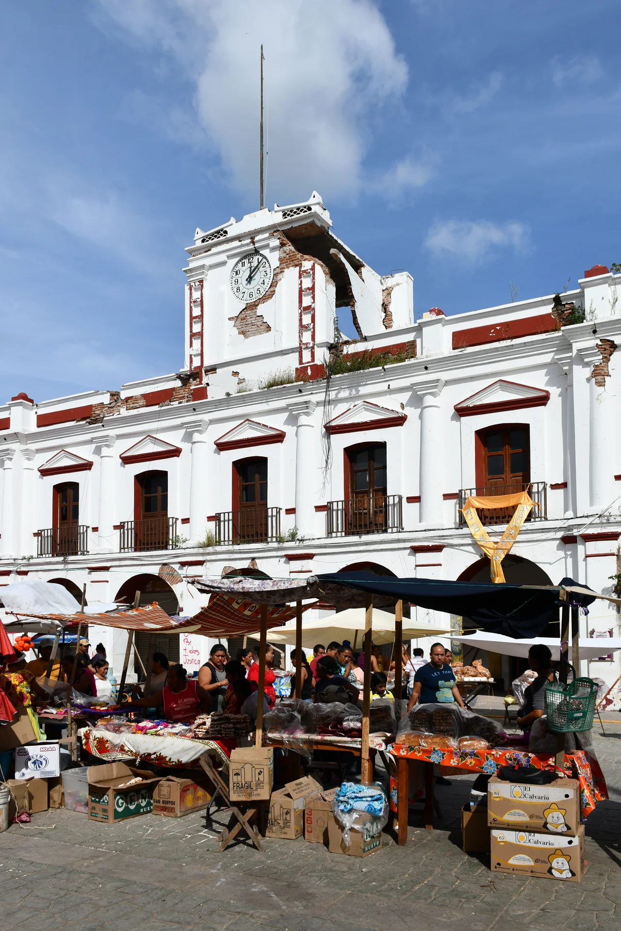 The City Hall of Juchitán de Zaragoza (Oaxaca, Mexico), damaged by the earthquake that affected the states of Chiapas, Oaxaca and Tabasco in September 2017, photographed in October 2018.