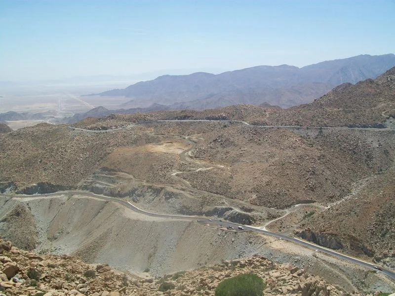 Panoramico de la autopista, visto desde una de las paradas superiores, hacia la laguna Salada