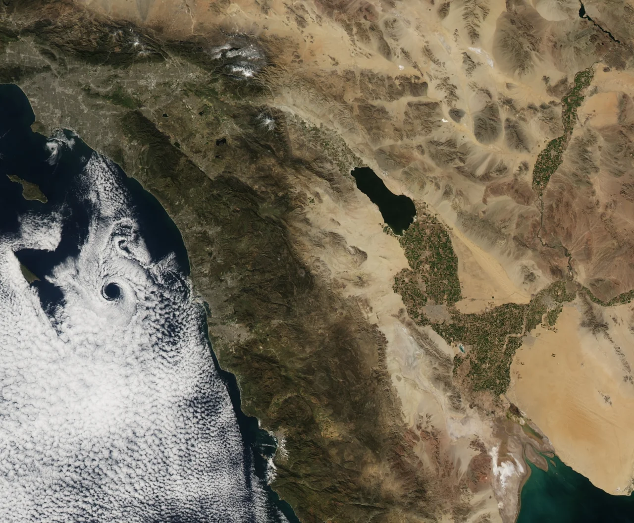 Bull's eye graphic for use with earthquake location maps