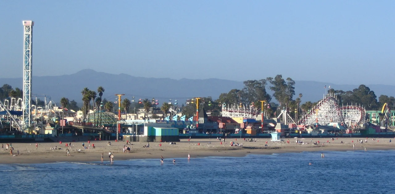 Boardwalk in Santa Cruz, California.

Picture taken by Matt314 (July 2005).