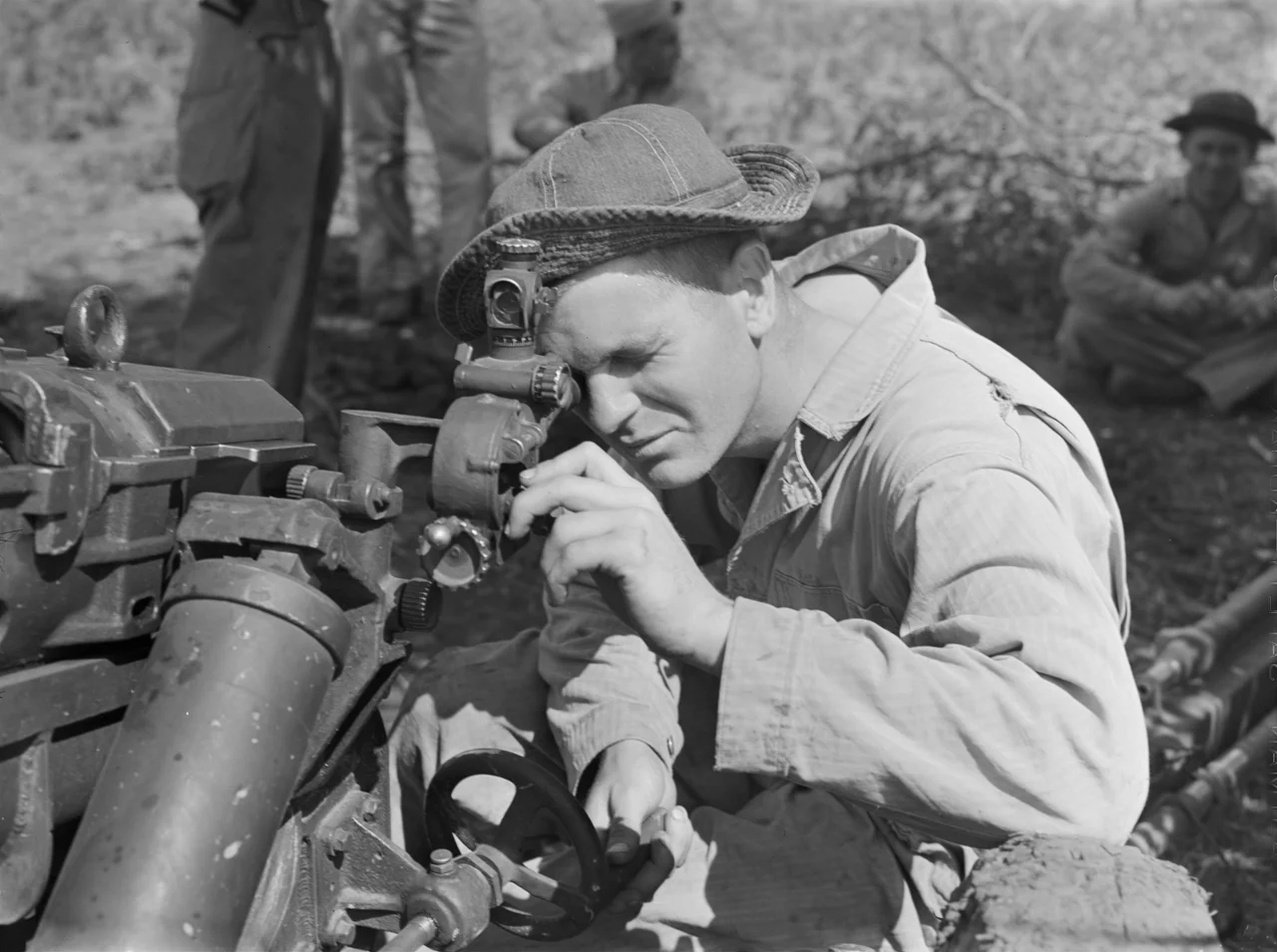 Fort Riley, Kansas. Sighting a 75 mm howitzer during artillery practice.
