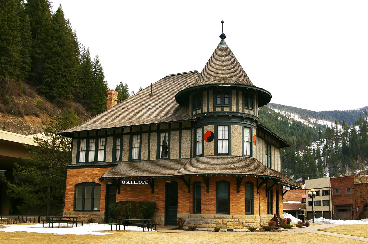 Former train station in Wallace, Idaho, USA.
This is an image of a place or building that is listed on the National Register of Historic Places in the United States of America. Its reference number is 76000681 (Wikidata).