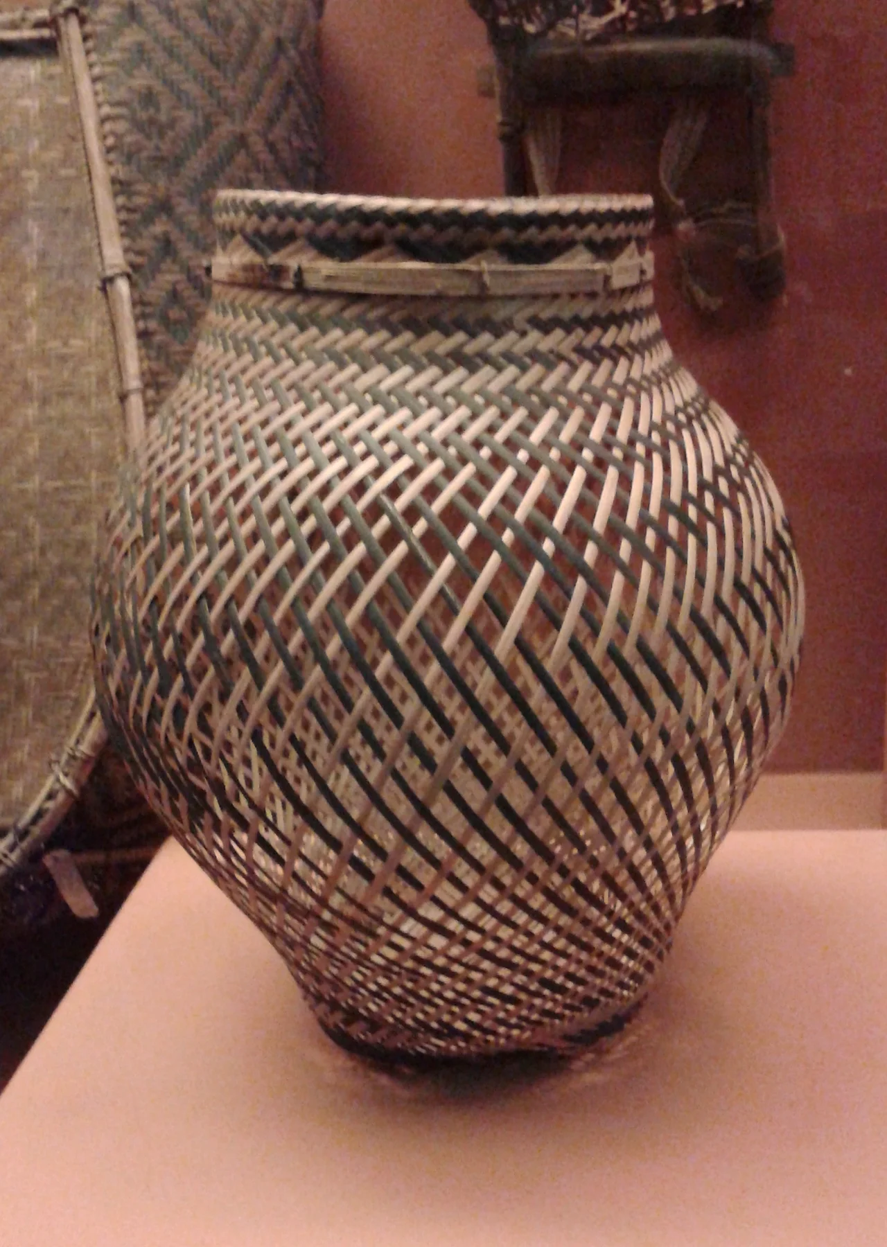 Cesto - Tariana/Rio Uaupés, 1978. Acervo de etnologia indígena brasileira do Museu Nacional/UFRJ, Rio de Janeiro, Brasil.