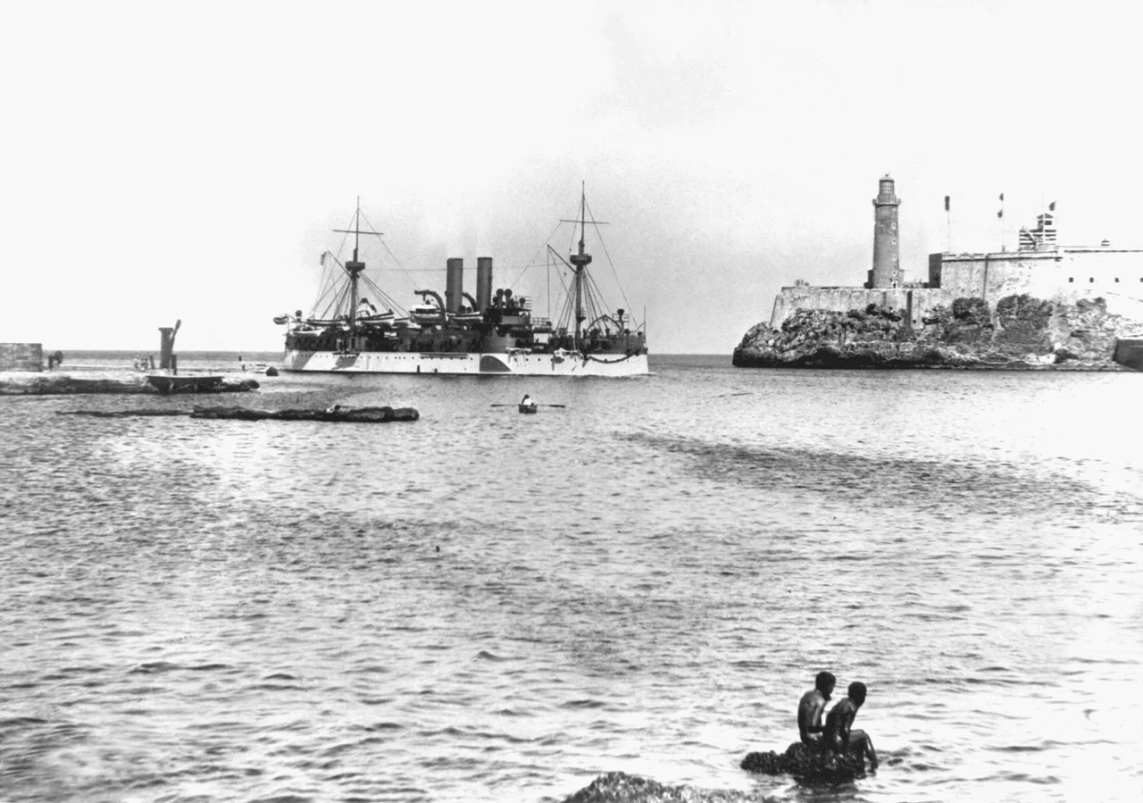 "The Maine entering Havana harbor. January 1898." HD-SN-99-01929. Resized version of the original downloaded from the source listed.