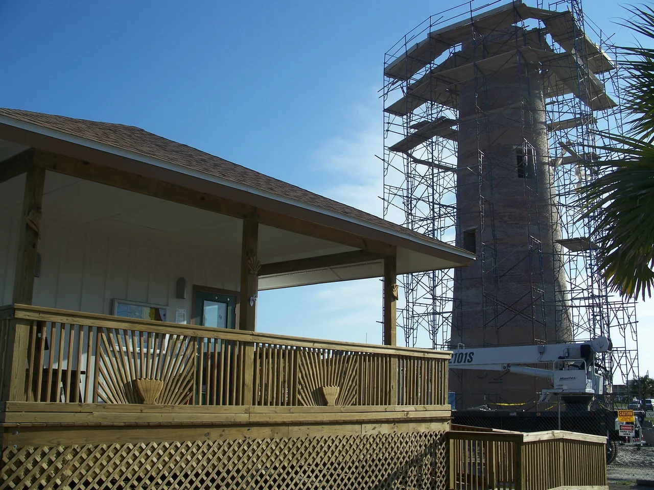 St. George Island (Florida): Cape St. George Light: The lighthouse (in the process of being reconstructed) on the right, the visitor center/museum on the left.