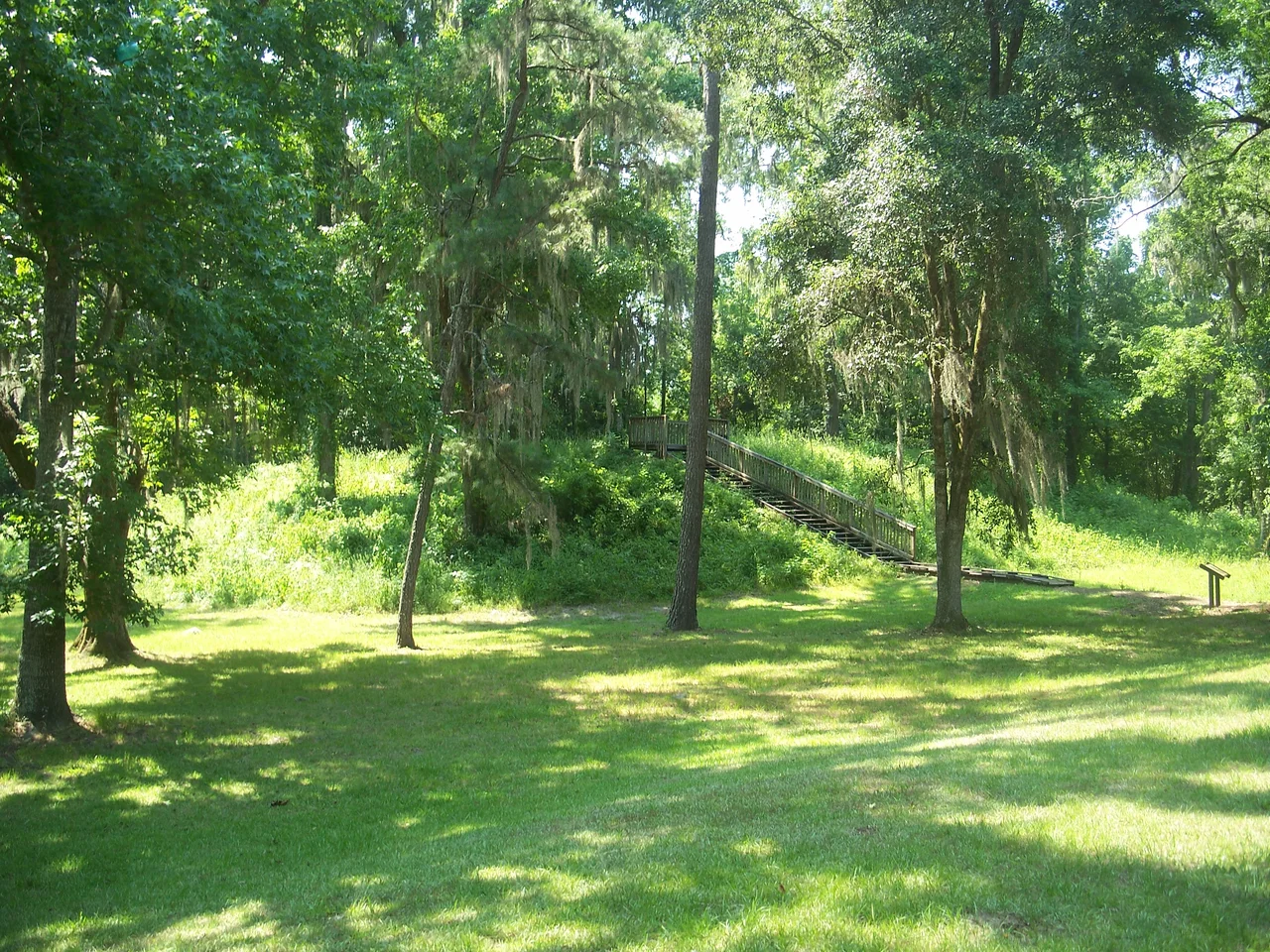 Tallahassee, Florida: Lake Jackson Mounds Archaeological State Park