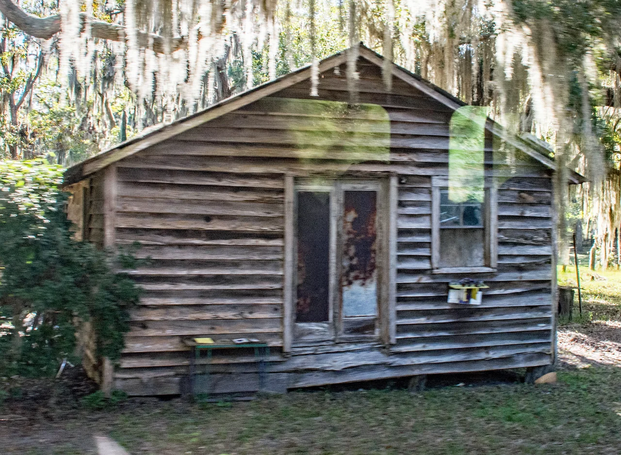 Hog Hammock Historic District, house 4 (the tour bus was moving)