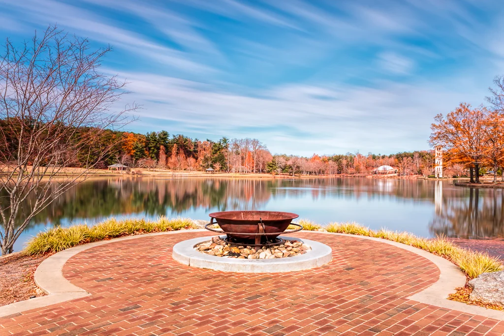 Daytime long exposure shot of the Furman Lake in Furman University
