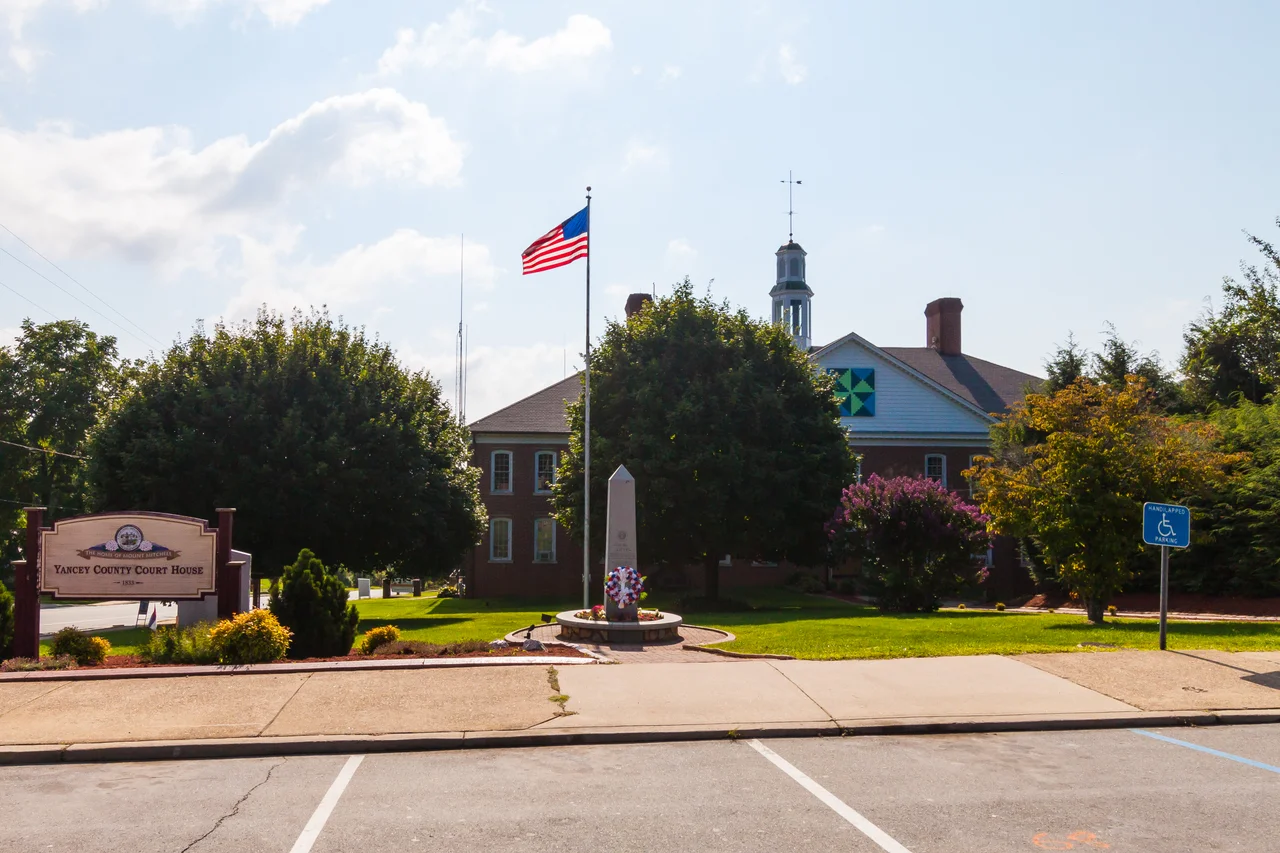 Yancey County Courthouse (North Carolina)