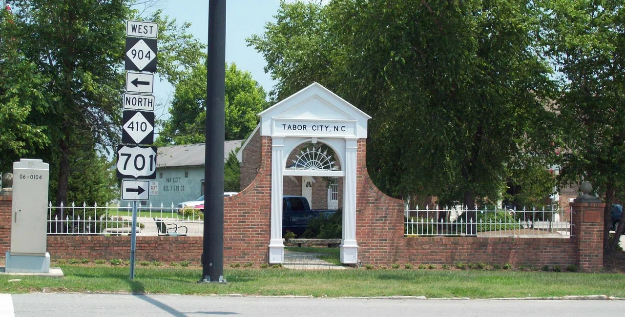 Tabor City NC Welcome Arch, June 2010