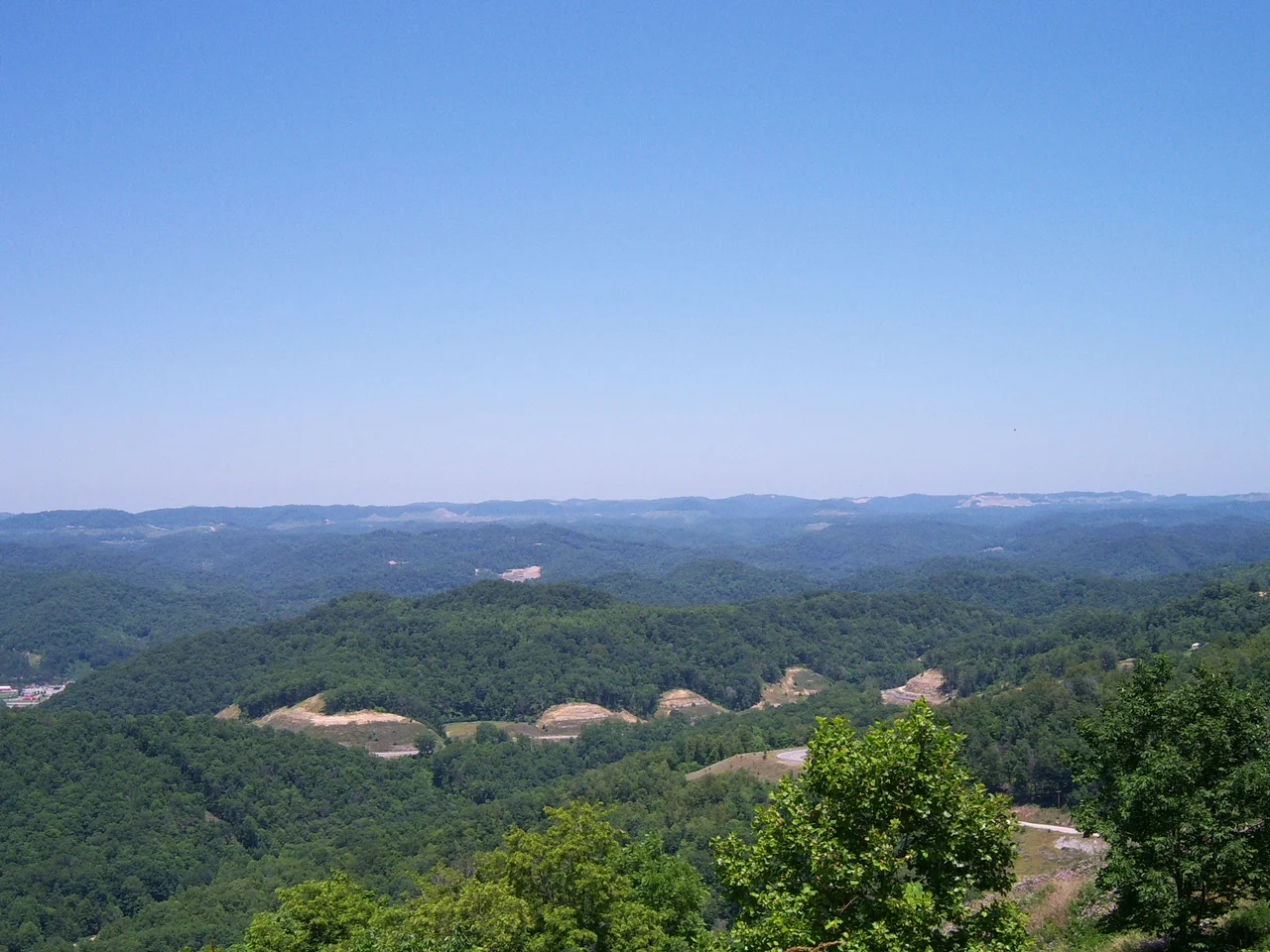 View from Pine Mountain near Whitesburg, Kentucky.

panorama depuis Pine Mountain près de Whitesburg, Kentucky USA.