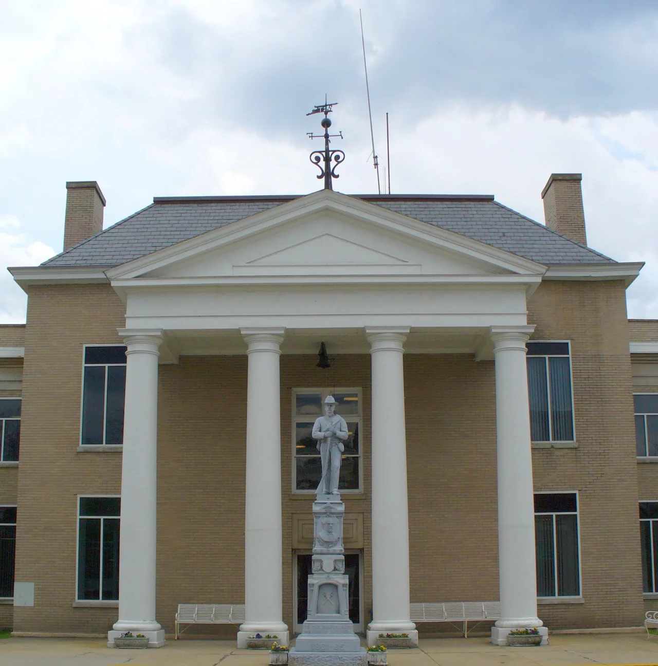 Tazewell County Courthouse and Civil War Memorial