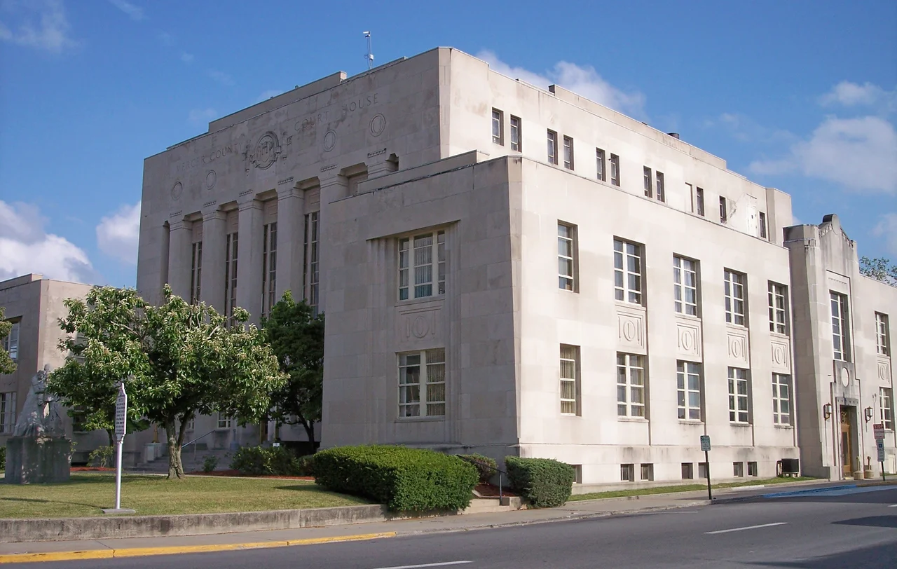 The Mercer County Courthouse in w:Princeton, West Virginia.