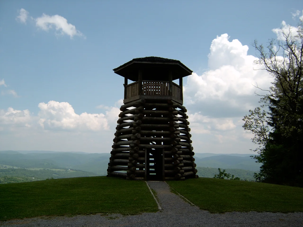 Observation tower at en:Droop Mountain Battlefield State Park.
