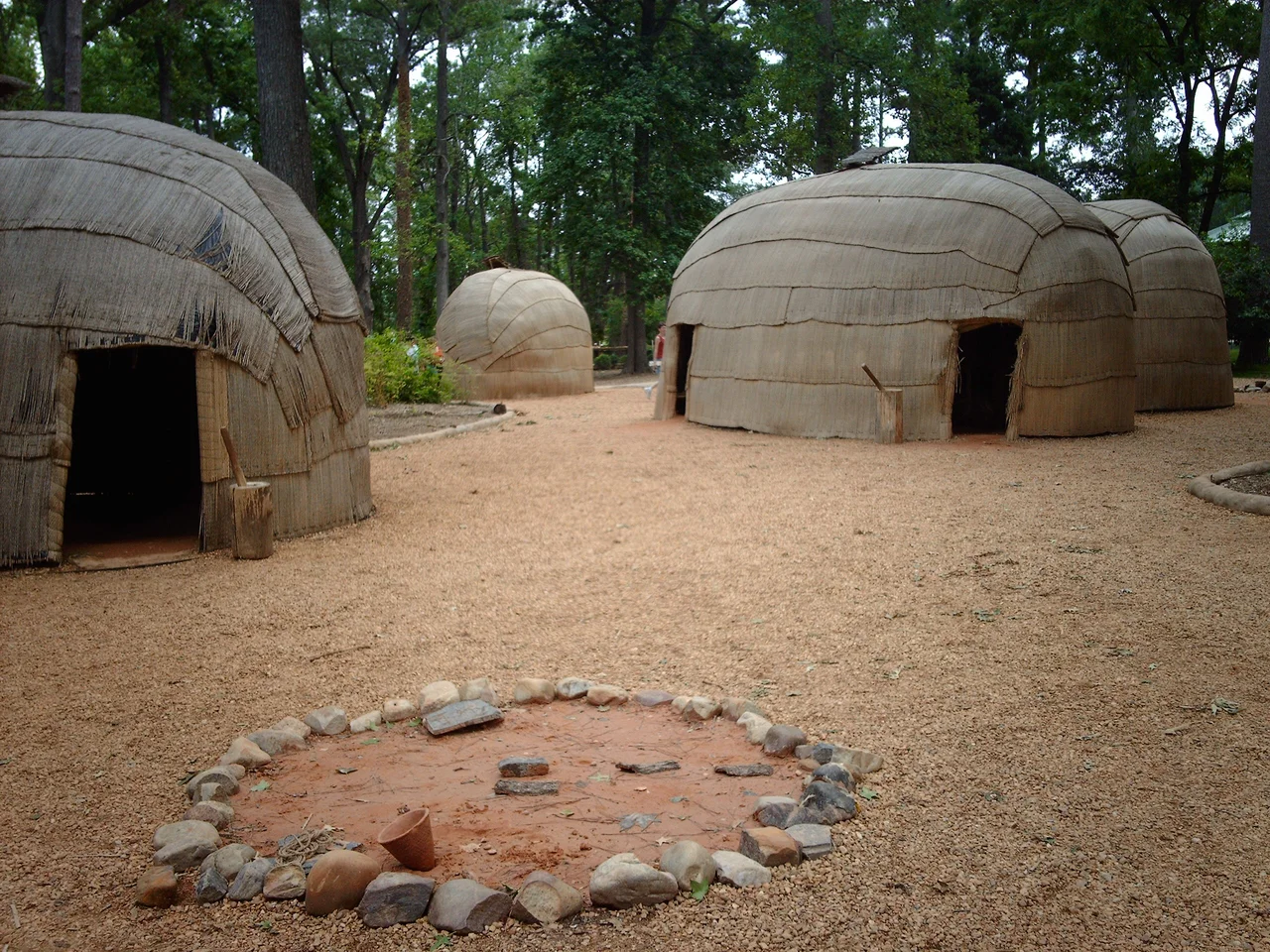 Jamestown Settlement, Powhatan Village
Category:National parks of the United States

Category:Images of  Virginia