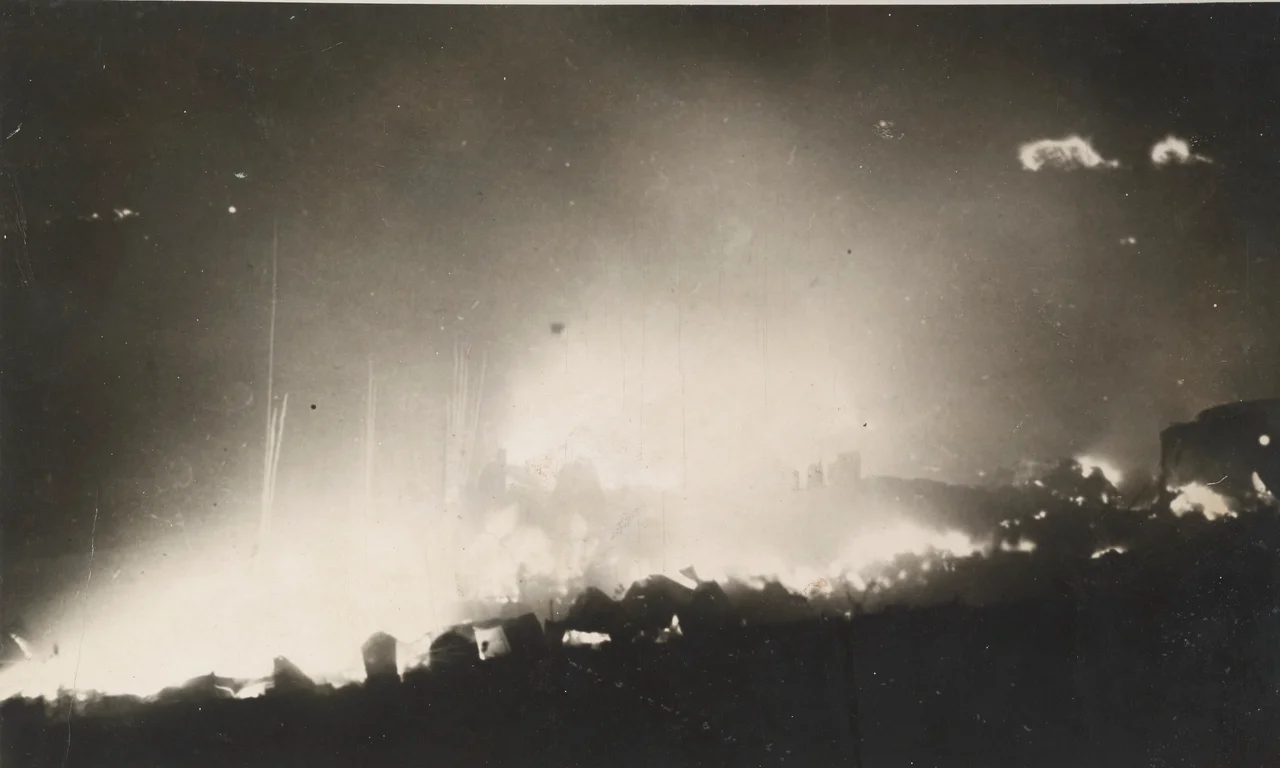 Scope and content:  Photographer: International Film Service