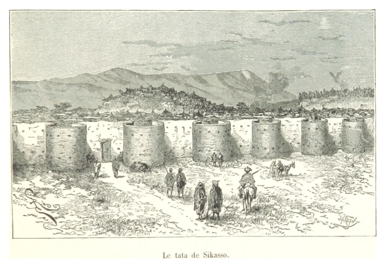 "Le tata de Sikasso". View of Sikasso, Mali and its outer wall with many round towers.