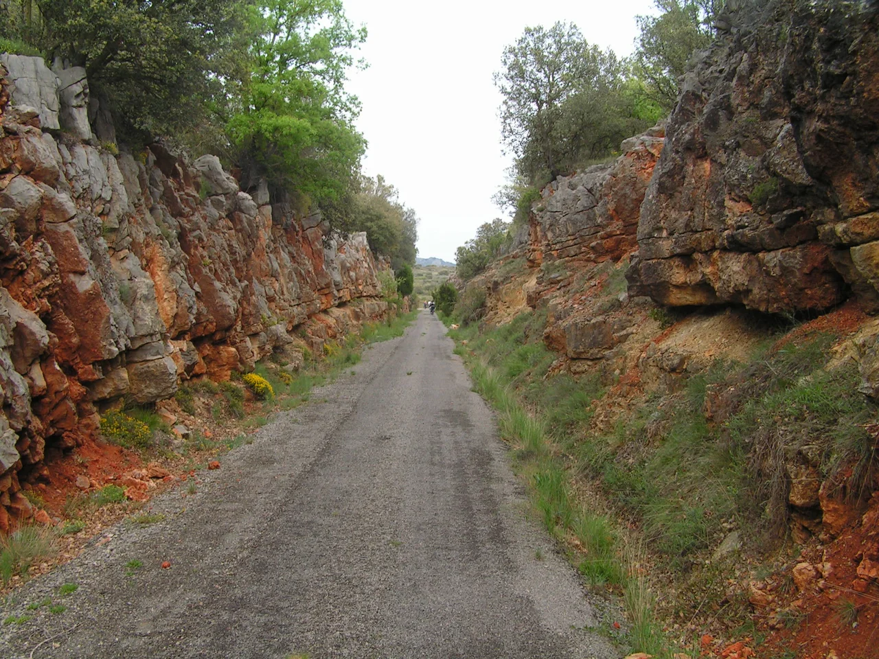 talús a la via verda d'ojos negros passant Barraques i arribant a l'estació del Palancar