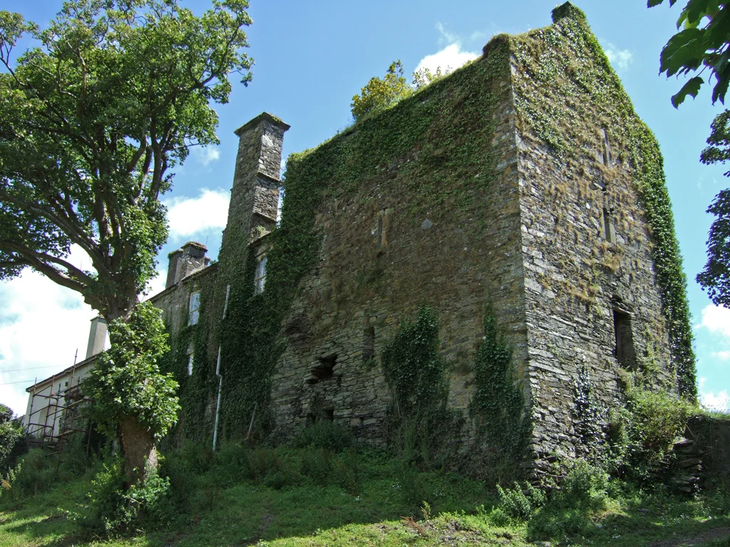 Castle Salem near Ross Carbery More properly known as Benduff, the castle was built during the C15 or C16 by the MacCarthy Reaghs, and unlike most castles in the area, Benduff nestles amongst the hills in a wooded valley. Originally built as a rectangular tower house, an L shaped country house was added during the latter half of the C17.
For their part in the Battle of Kinsale, the MacCarthys forfeited their lands, and Benduff was granted to a Major Morris, an officer in Cromwell's army. His son William Morris managed to retain the property, even after the Restoration. Under the influence of his friend William Penn (founder of Pennsylvania in the USA), William became a Quaker, and it was he who renamed the house Castle Salem.
Today the property is owned by the Daly family, who for a donation, give conducted tours of the castle, and also operate a modern B & B from the original C17 house, that gives access to the castle from within its walls.