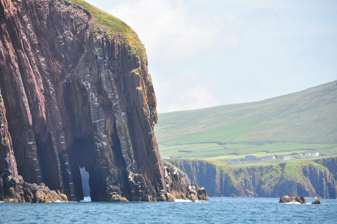 Bull's Head et Dingle Bay  depuis Conor Pass - péninsule de Dingle, dans le comté de Kerry en Irlande.