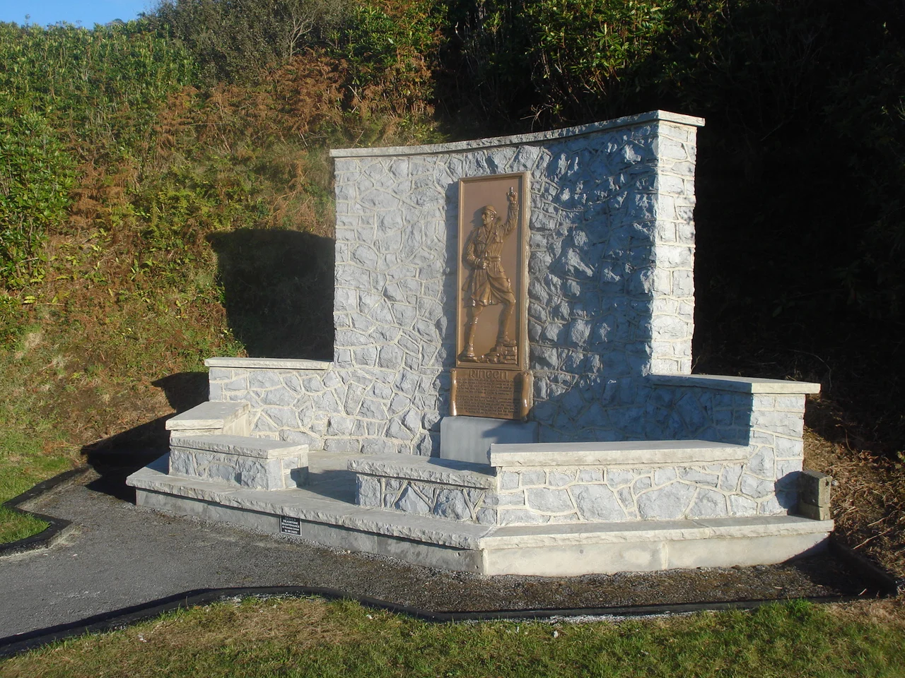 Monument for the attack at Rineen during the Irish War of Independence. Rineen is a small settlement near Miltown Malbay, on the road to Lahinch. Black &amp; Tans went beserk and burned many houses in both towns. Monument designed by Walter Kiernan.