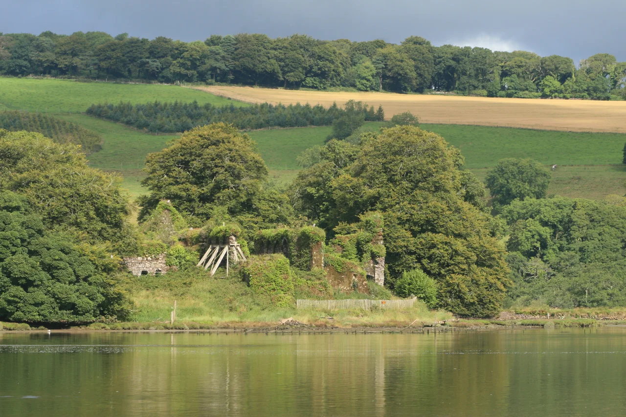 Molana Priory, County Waterford, Ireland


13th-century ruins of Molana Priory as seen from the opposite bank of the River Blackwater