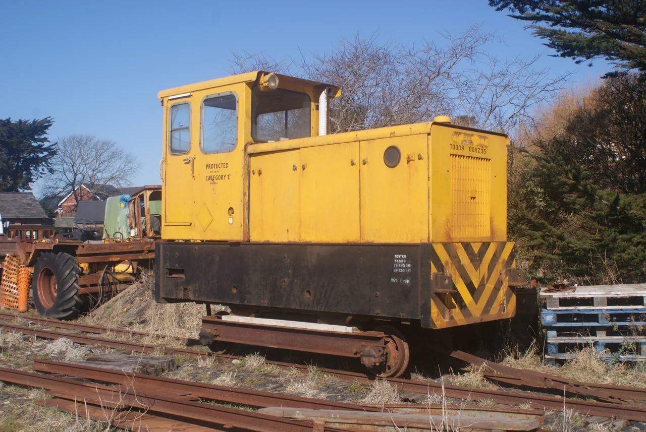 Body of Baguley-Drewry diesel hydraulic 2'6" gauge locomotive T 009 00 NZ 35(works number 3781) at Tywyn Wharf on the Talyllyn Railway.