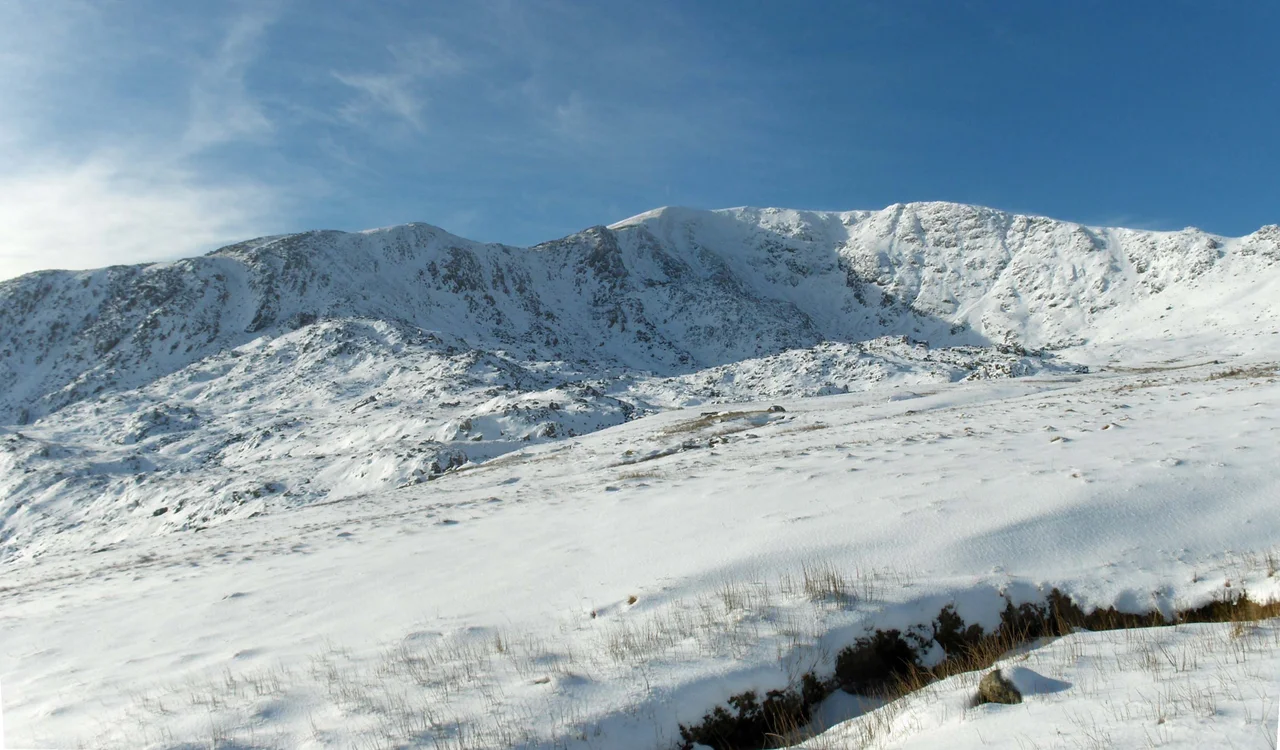 Carnedd Llywelyn (Carnedd Llewelyn) from the southeast in January 2007.