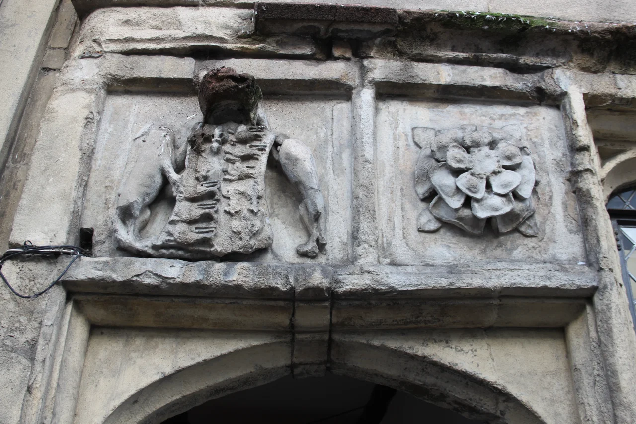 Glastonbury Tribunal plasterwork rose above the door