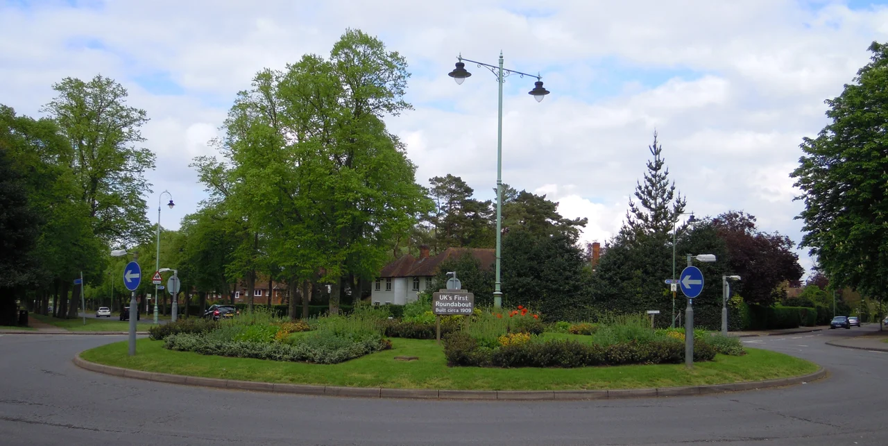The United Kingdom's first roundabout (1909) on The Broadway in Letchworth Garden City