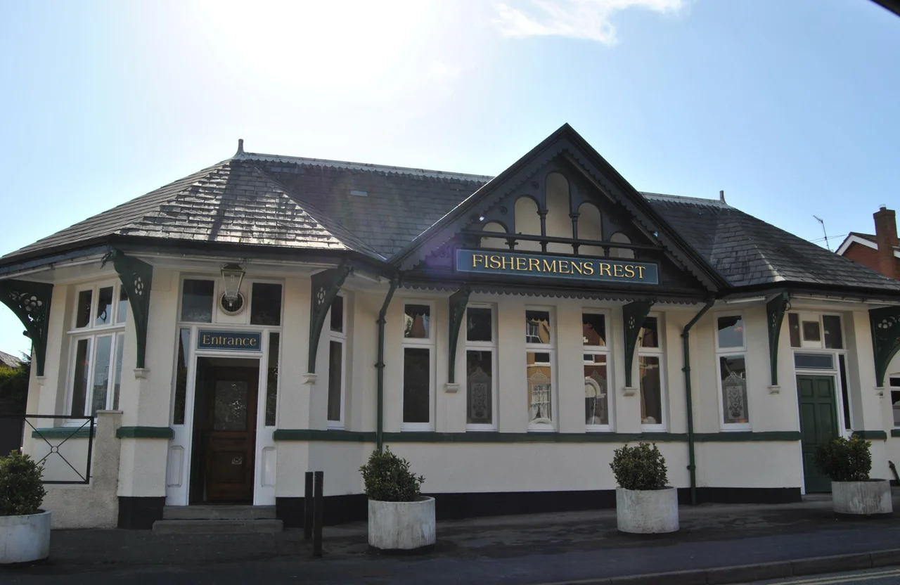 The Fishermens Rest Pub (the only surviving part of the Birkdale Palace Hotel).