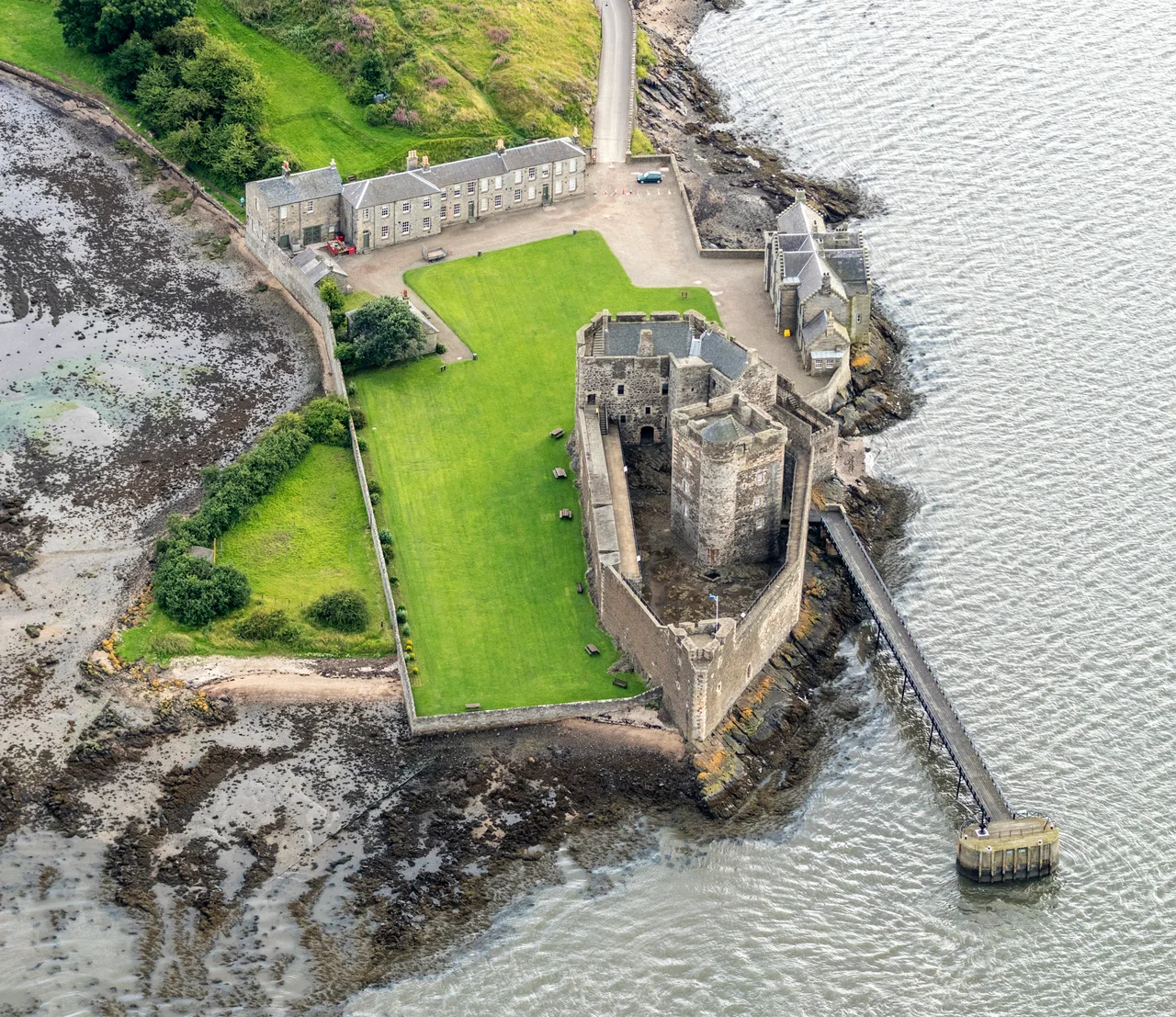 Derived from w:File:Scotland-2016-Aerial-Blackness Castle 01.jpg; edits (left & right crop + gamma correction) by Janke.