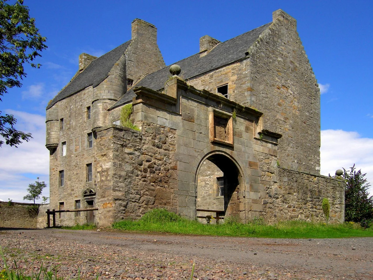 Close View of Midhope Castle.