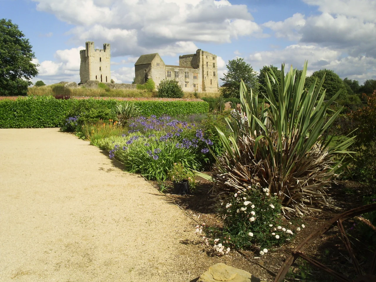 Helmsley Castle walled garden.
The castle dates from the 1180s built on the site of an earlier stronghold. The buildings to the right are residential apartments added in the 1500s.