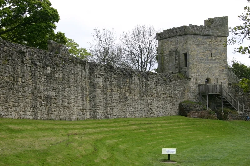 Pickering Castle, Defensive wall and tower