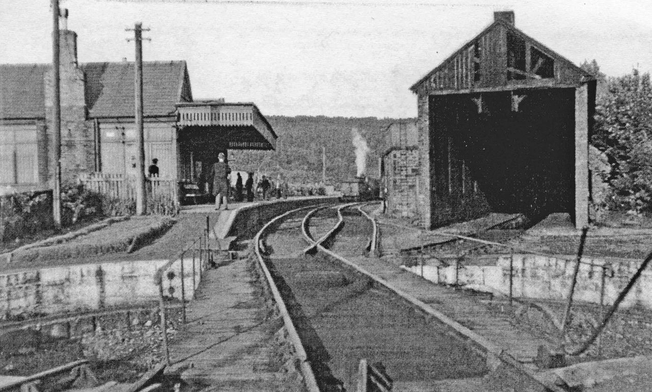 Rothbury station, 1953View east, towards Scotsgap and Morpeth. This was the terminus of the branch from Scotsgap off the ex-NBR Morpeth - Reedsmouth branch. It was already closed (15/9/52) to passengers but remained open for goods until 11/11/63; the approaching train is a Rail Tour.
