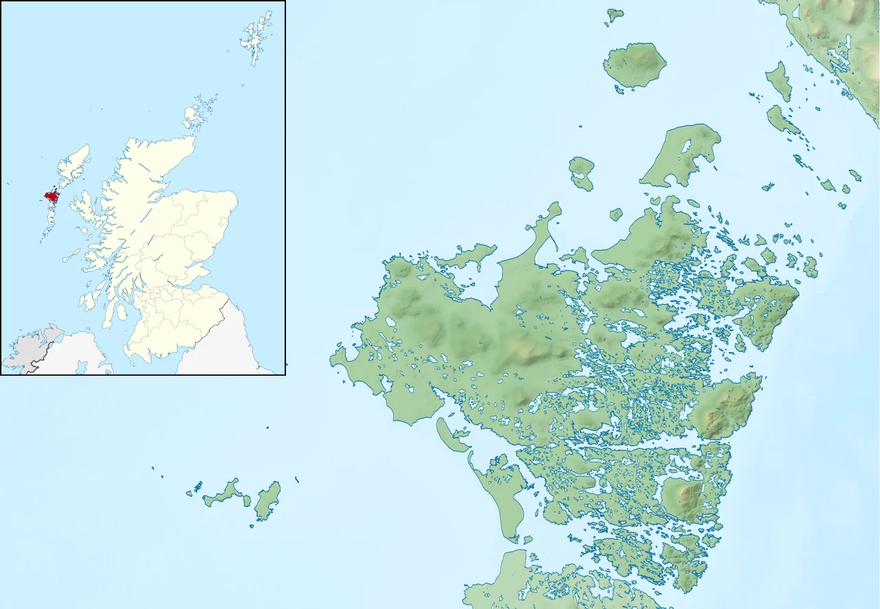 A topographic map of North Uist
Equirectangular map projection on WGS 84 datum, with N/S stretched 180%
geographic limits:
WEST: 7.890W
EAST: 6.980W
NORTH: 57.810N
SOUTH: 57.460N