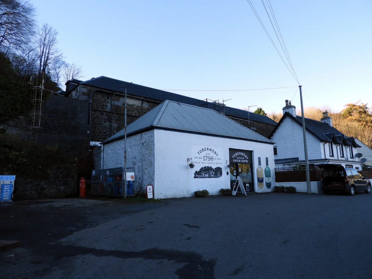 Founded in 1798, it has changed hands several times and undergone a number of periods of closure. The only distillery on Mull, it is currently owned by Burn Stewart Distillers.
