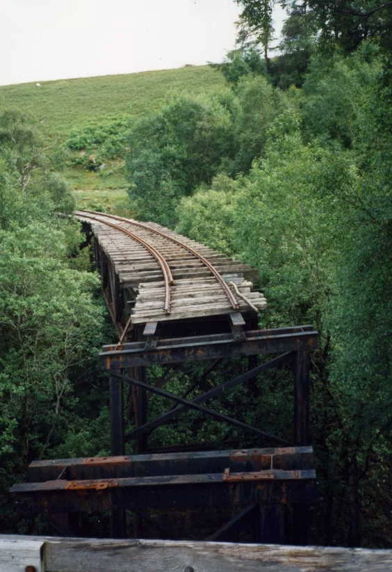 Original photograph Signalhead 22:29, 22 January 2007 (UTC)
