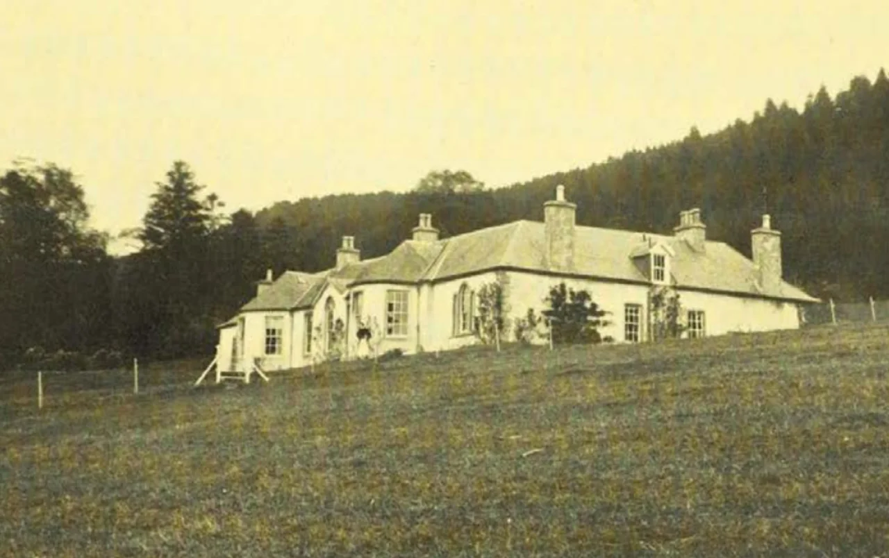 Depicted place:  Boleskine House