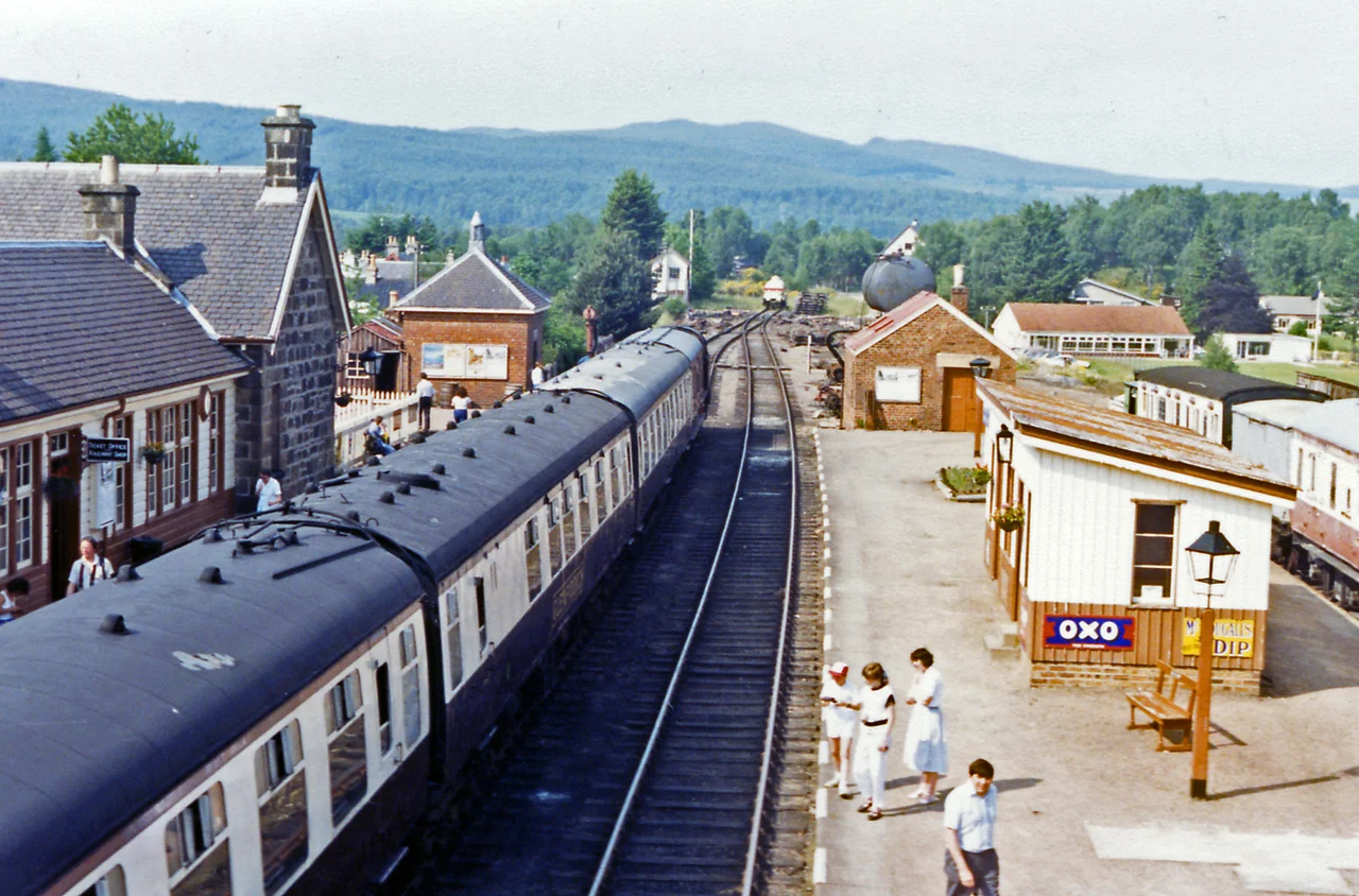 Boat of Garten station, Strathspey Railway, 1986.
View northward, towards Broomhill, latterly to Forres, also Grantown and Craigellachie: Strathspey Heritage Railway - formerly Highland and Great North of Scotland Railway -- for details see NH9418 : Boat of Garten Station. On the left is a train from Aviemore; for a view the other way, see NH9418 : Boat of Garten station, Strathspey Railway, 1986.